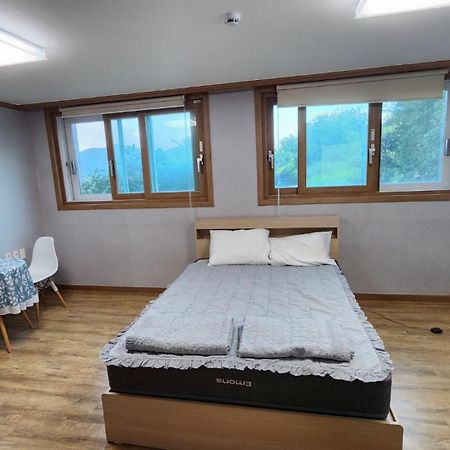 Geoje Seaside Luxury Family Villa מראה חיצוני תמונה